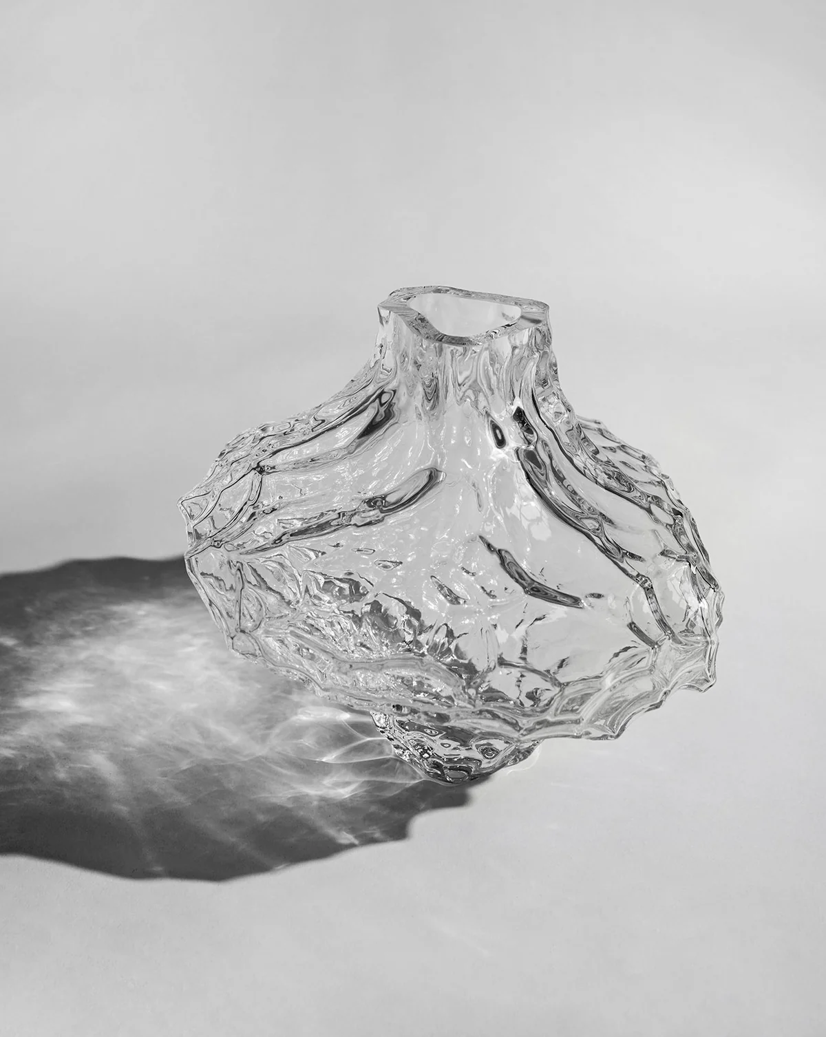 Vase Canyon de chez Hein Studio (par Rebecca Hein) - en vente dans notre boutique de décoration design à Royan et en ligne.