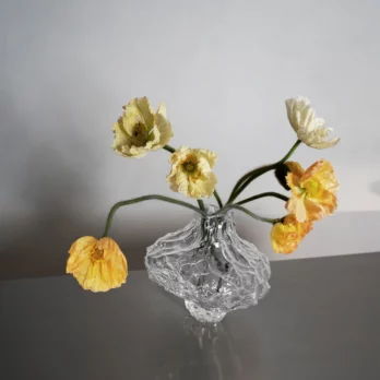 Vase Canyon de chez Hein Studio (par Rebecca Hein) - en vente dans notre boutique de décoration design à Royan et en ligne.
