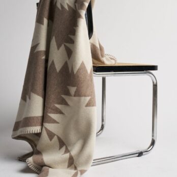 Plaid Geco Lagomoro pure laine vierge couleur noisette