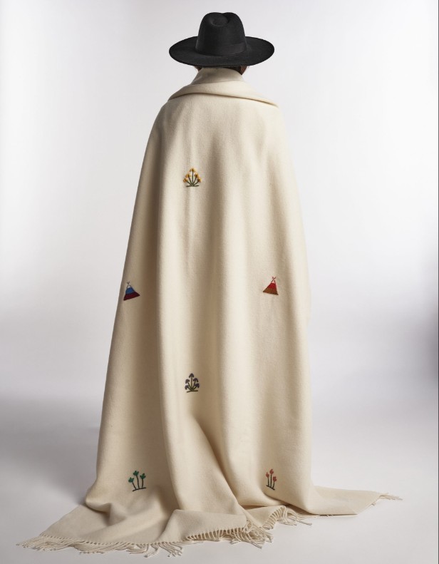 Plaid Lagomoro Mirta brodé à la main pure laine vierge