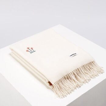 Plaid Lagomoro Mirta brodé à la main pure laine vierge