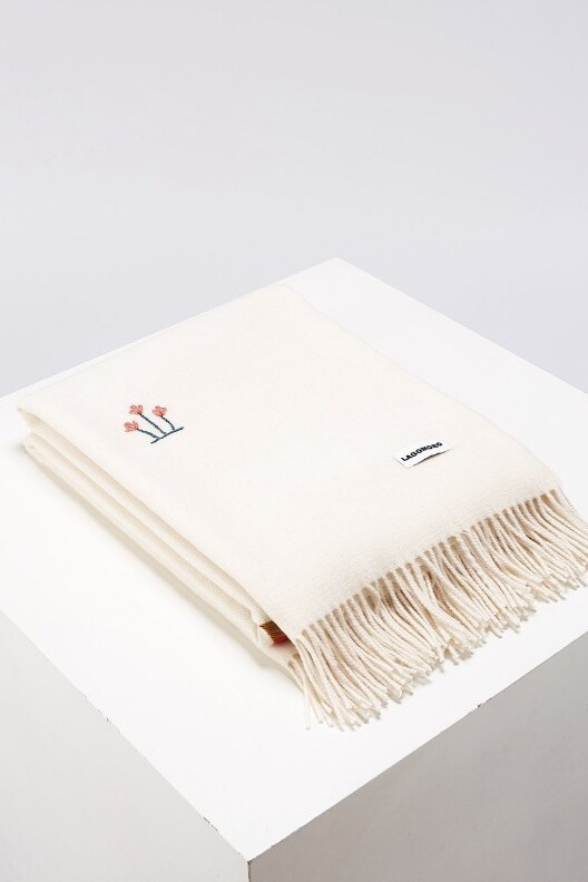 Plaid Lagomoro Mirta brodé à la main pure laine vierge