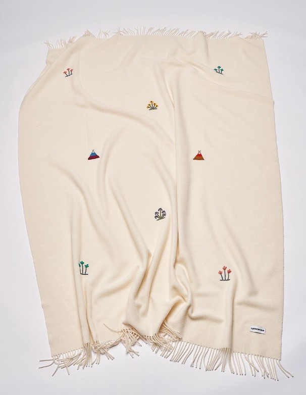 Plaid Lagomoro Mirta brodé à la main pure laine vierge