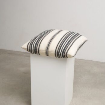 Housse de coussin rayée 60x60 cm Lagomoro pure laine vierge