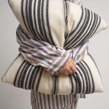 Housse de coussin rayée 60x60 cm Lagomoro pure laine vierge